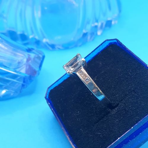 9CT GOLD DIAMOND AQUAMARINE RING SIZE L12 - ADDITIONAL PHOTO 3