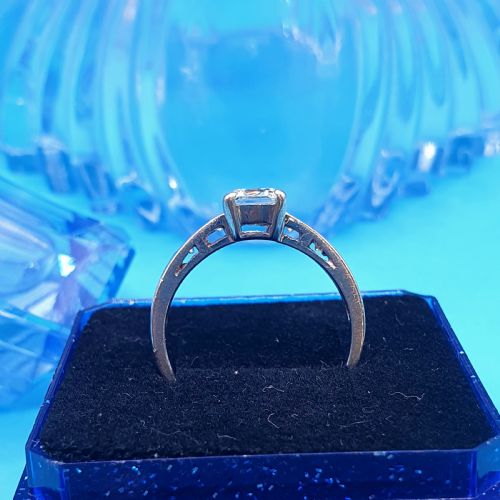 9CT GOLD DIAMOND AQUAMARINE RING SIZE L12 - ADDITIONAL PHOTO 4