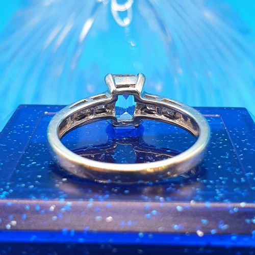 9CT GOLD DIAMOND AQUAMARINE RING SIZE L12 - ADDITIONAL PHOTO 6
