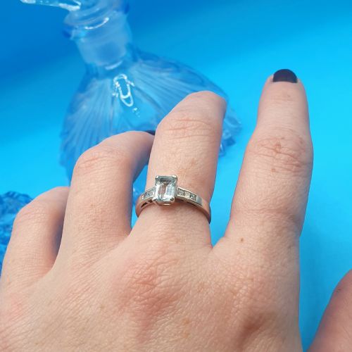 9CT GOLD DIAMOND AQUAMARINE RING SIZE L12 - ADDITIONAL PHOTO 10