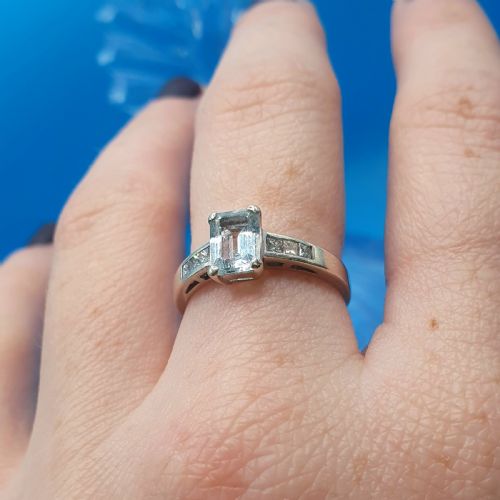 9CT GOLD DIAMOND AQUAMARINE RING SIZE L12 - ADDITIONAL PHOTO 11