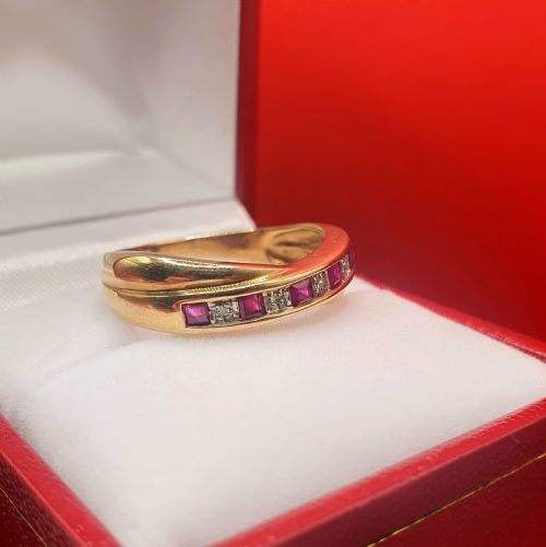 RUBY DIAMOND 9CT GOLD HALF ETERNITY CROSSOVER RING SIZE P - ADDITIONAL PHOTO 3