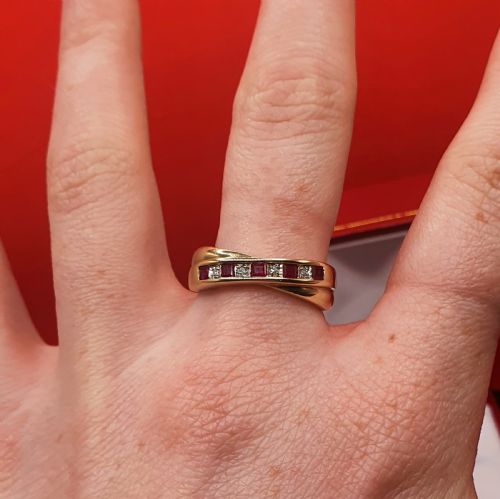 RUBY DIAMOND 9CT GOLD HALF ETERNITY CROSSOVER RING SIZE P - ADDITIONAL PHOTO 7
