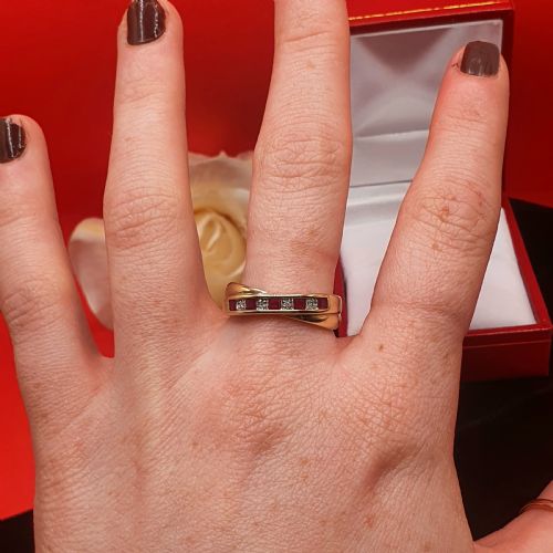 RUBY DIAMOND 9CT GOLD HALF ETERNITY CROSSOVER RING SIZE P - ADDITIONAL PHOTO 8