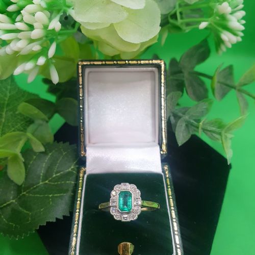 emerald diamond 18ct gold ring size o12 - CATEGORY: ANTIQUE JEWELLERY - DATED 1940