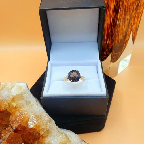 RARE SMOKY TOPAZ SOLITAIRE ON 9CT GOLD BAND RING C1950S SIZE O - ADDITIONAL PHOTO 1