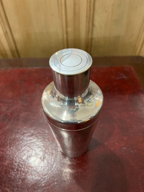 ENGLISH ART DECO SILVER PLATED COCKTAIL SHAKER WITH SLEEVE TOP C1950 - ADDITIONAL PHOTO 2