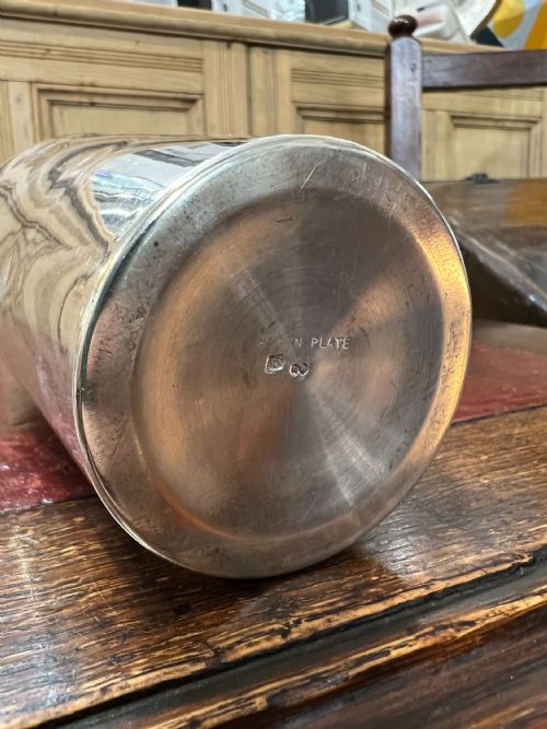ENGLISH ART DECO SILVER PLATED COCKTAIL SHAKER WITH SLEEVE TOP C1950 - ADDITIONAL PHOTO 4