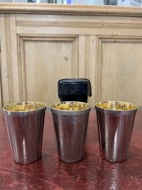 WILLIAMS STIRRUP CUPS WITH GOLD GILT INNER LEATHER CASE C1930S - ADDITIONAL PHOTO 3