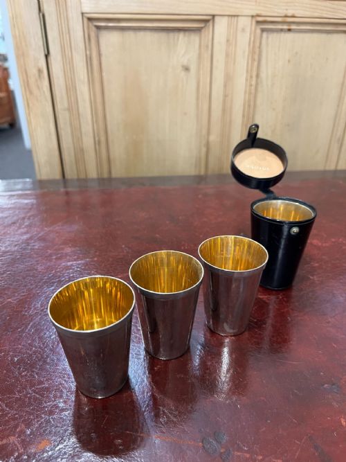 WILLIAMS STIRRUP CUPS WITH GOLD GILT INNER LEATHER CASE C1930S - ADDITIONAL PHOTO 7