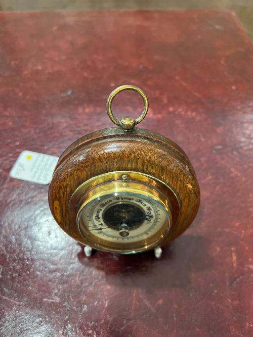 EARLY 20TH CENTURY CIRCULAR OAK BRASS BAROMETER - ADDITIONAL PHOTO 3