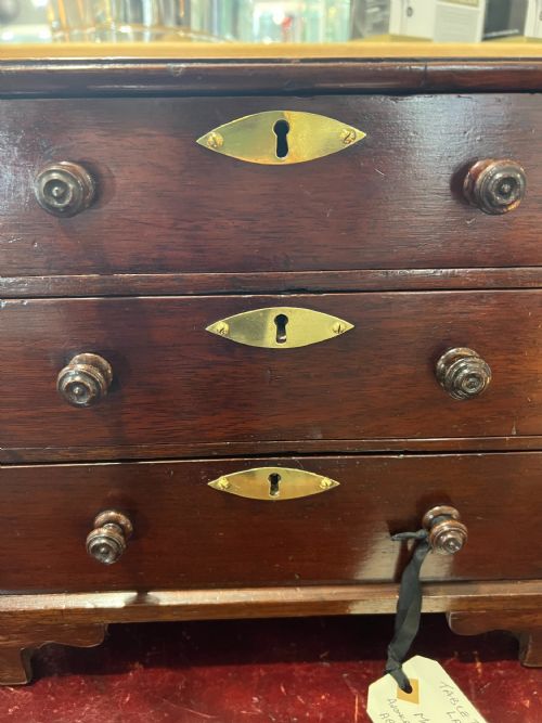 LATE 19TH CENTURY MAHOGANY TABLE TOP CHEST OF DRAWERS - ADDITIONAL PHOTO 2