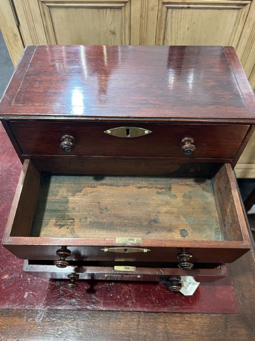 LATE 19TH CENTURY MAHOGANY TABLE TOP CHEST OF DRAWERS - ADDITIONAL PHOTO 6