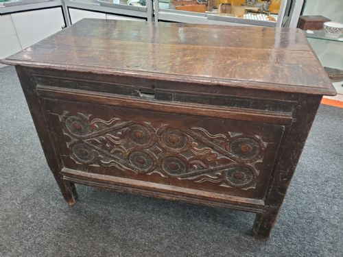 small oak coffer 17th century - CATEGORY: ANTIQUE CHESTS - DATED 17TH CENTURY