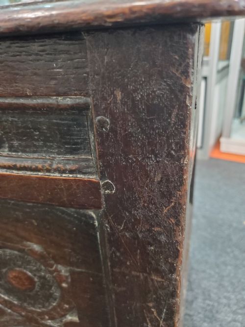 SMALL OAK COFFER 17TH CENTURY - ADDITIONAL PHOTO 4