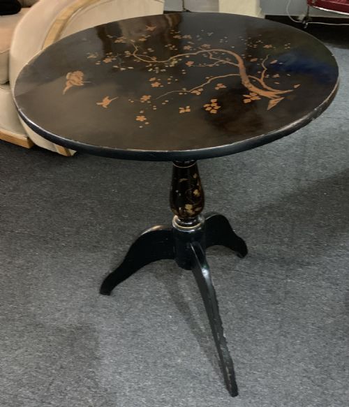 CHINOISERIE LACQUERED OCCASIONAL TABLE WITH CHERRY BLOSSOM INLAY C1910 - ADDITIONAL PHOTO 3
