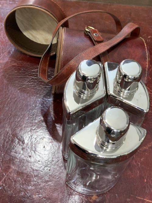 LUXURY BURGUNDY LEATHER TRIPLE GLASS FLASK SET C1930 - ADDITIONAL PHOTO 3