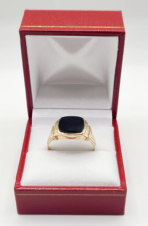 9CT GOLD ONYX SIGNET RING V - ADDITIONAL PHOTO 1