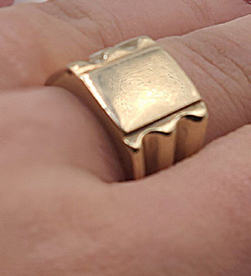 9ct Gold Signet Ring (S1/2)