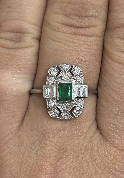 ART DECO NATURAL EMERALD DIAMOND PLATINUM CLUSTER RING C1920S V - ADDITIONAL PHOTO 1