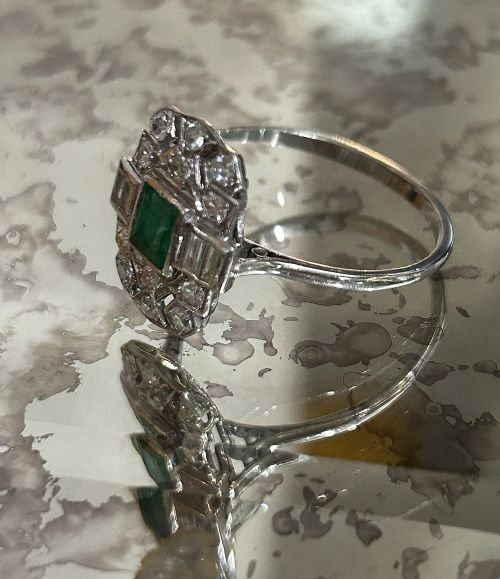 ART DECO NATURAL EMERALD DIAMOND PLATINUM CLUSTER RING C1920S V - ADDITIONAL PHOTO 3