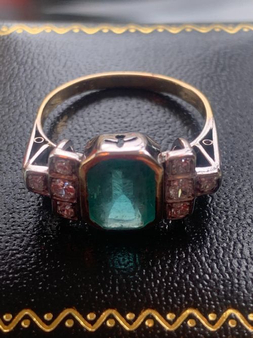 FABULOUS ART DECO EMERALD AND DIAMOND 18CT GOLD RING SIZE R - ADDITIONAL PHOTO 3