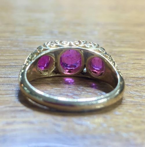 ANTIQUE RUBY DIAMOND 18CT GOLD TRILOGY RING SIZE N - ADDITIONAL PHOTO 1