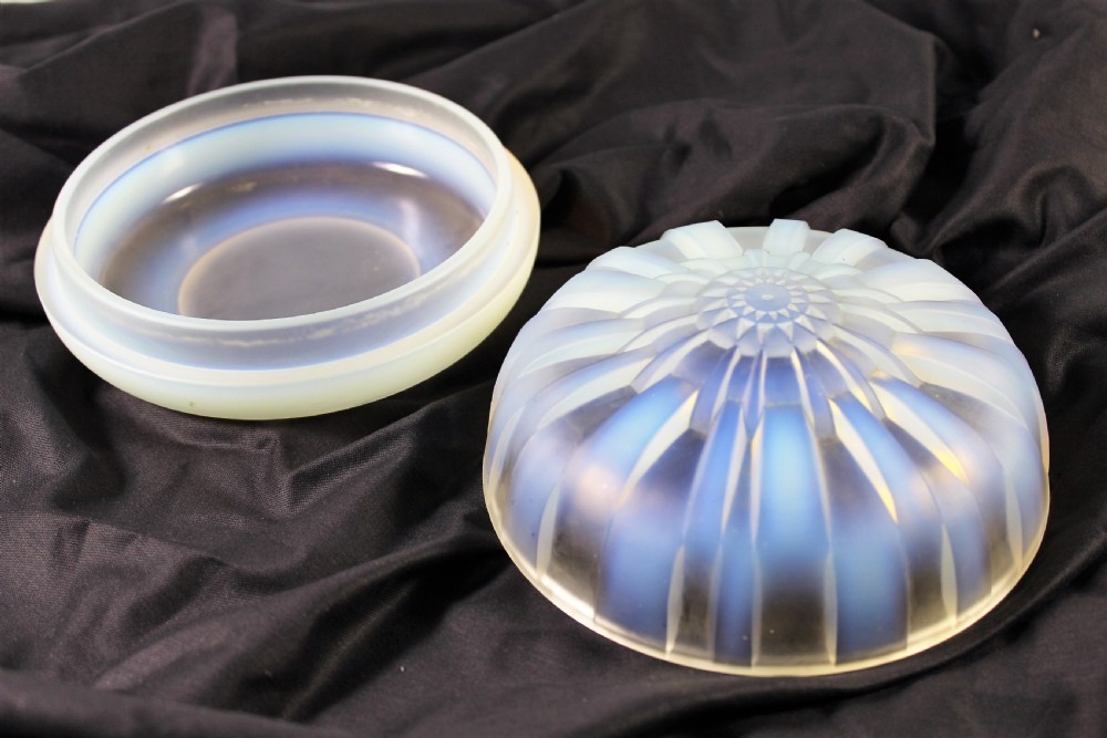 French art deco opalescent powder box c.1920