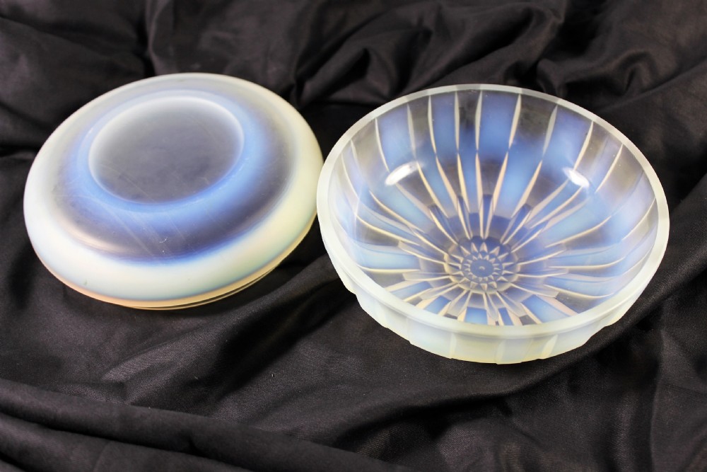 French art deco opalescent powder box c.1920 View II