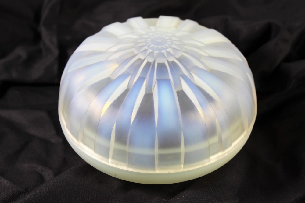 French art deco opalescent powder box c.1920 View IV