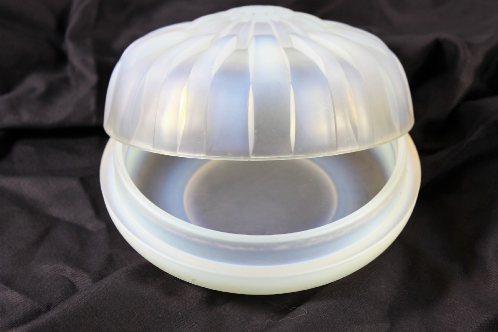 French art deco opalescent powder box c.1920 View V