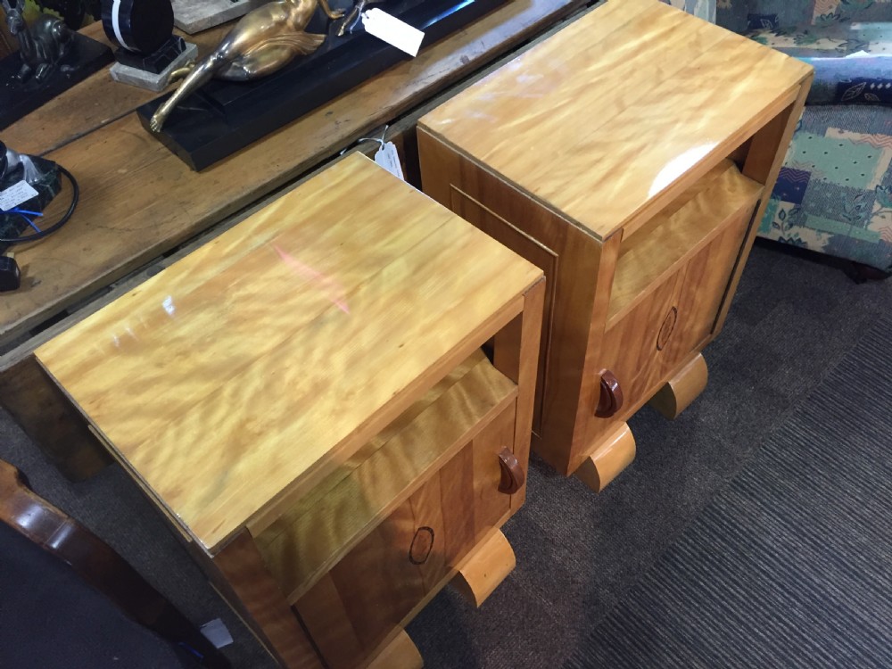 Fine Pair of Art Deco Maple Bedside Cabinets c.1930 View XII