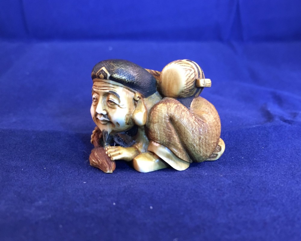 Meiji Period (1868-1912) Ivory Netsuke of Daruma with mallet SIGNED
