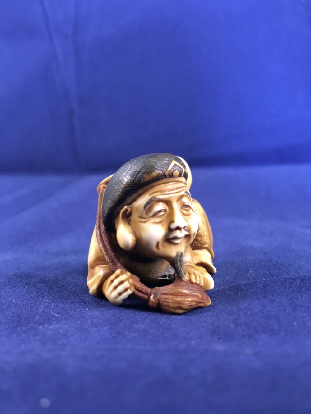 Meiji Period (1868-1912) Ivory Netsuke of Daruma with mallet SIGNED View II