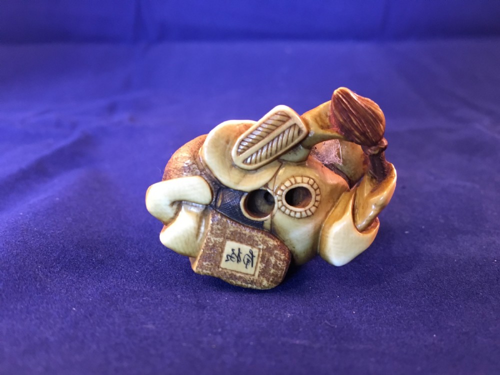 Meiji Period (1868-1912) Ivory Netsuke of Daruma with mallet SIGNED View IV