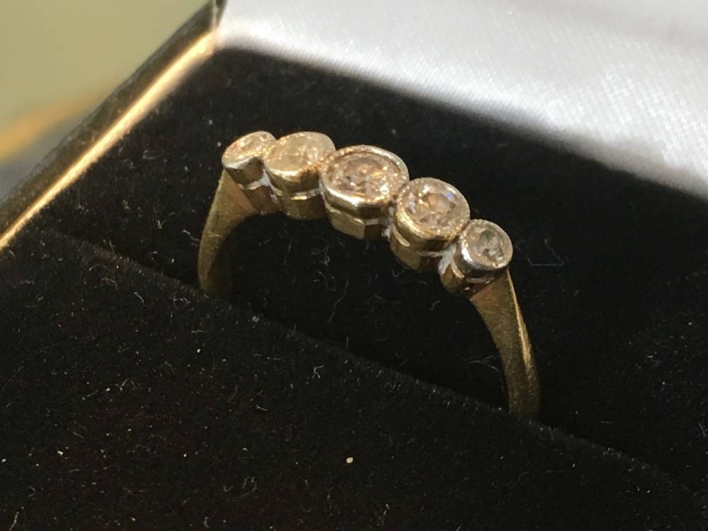 18ct Gold Ring Set With Five Brilliant Cut Graduating Diamonds Size M c1940 View III