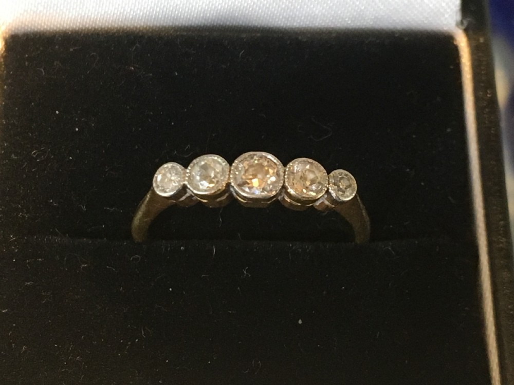 18ct Gold Ring Set With Five Brilliant Cut Graduating Diamonds Size M c1940 View IV