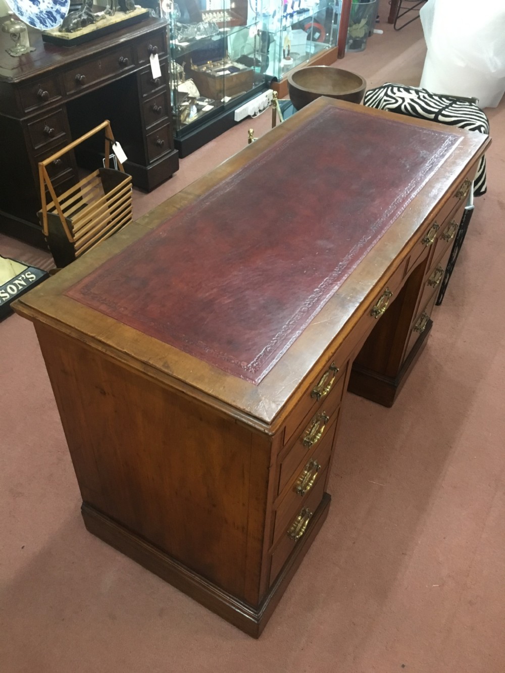 Late Victorian Twin Pedestal Mahogany Desk with Working Locks View VII