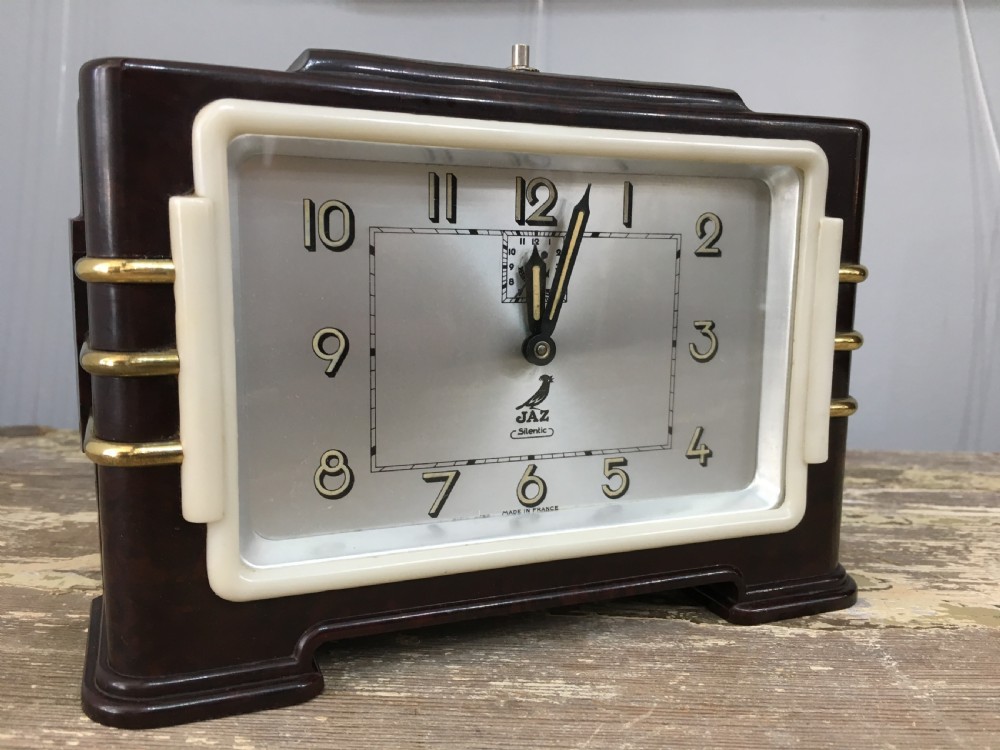 Jaz 'Silentic' Art Deco Bakelite Clock View II