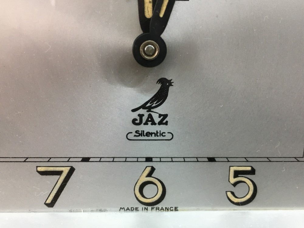Jaz 'Silentic' Art Deco Bakelite Clock View III