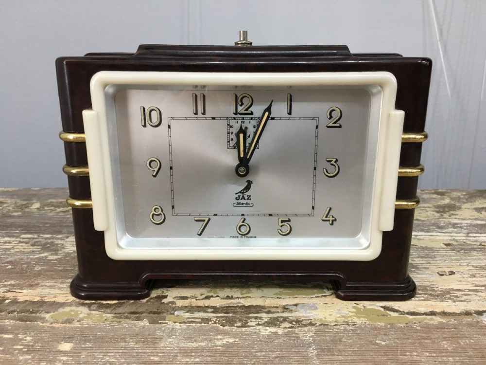 Jaz 'Silentic' Art Deco Bakelite Clock View VI