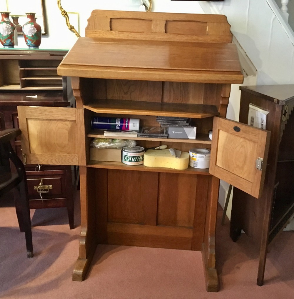 Arts & Crafts Period Honey Coloured Oak Church Lectern View II