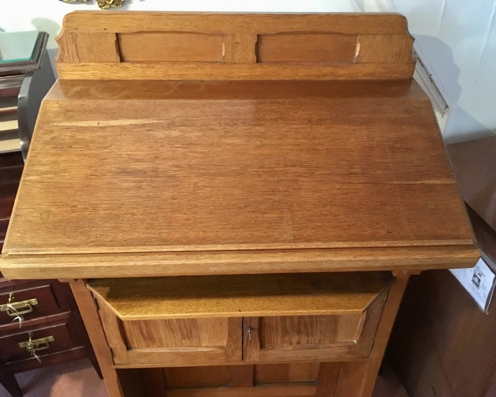 Arts & Crafts Period Honey Coloured Oak Church Lectern View IV