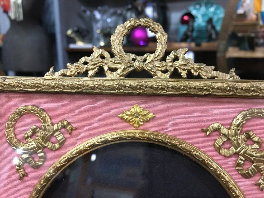 French Picture Frame with Silk Background - Gilded Bronze 1900-1920s View III