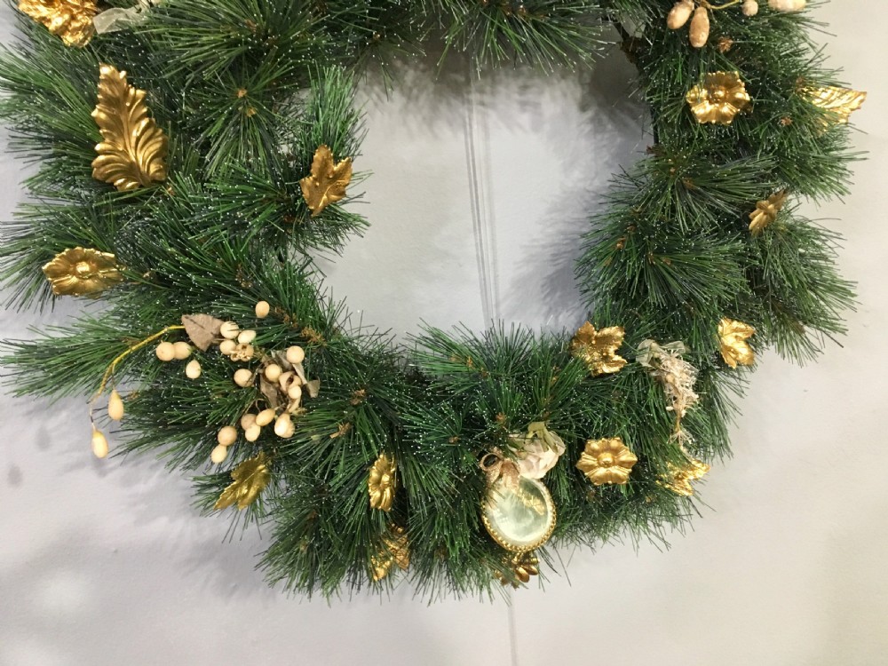Antique French 1800s (Napoleon III) Era Toleware Adorned Wreath from Presentoir De Mariage View II