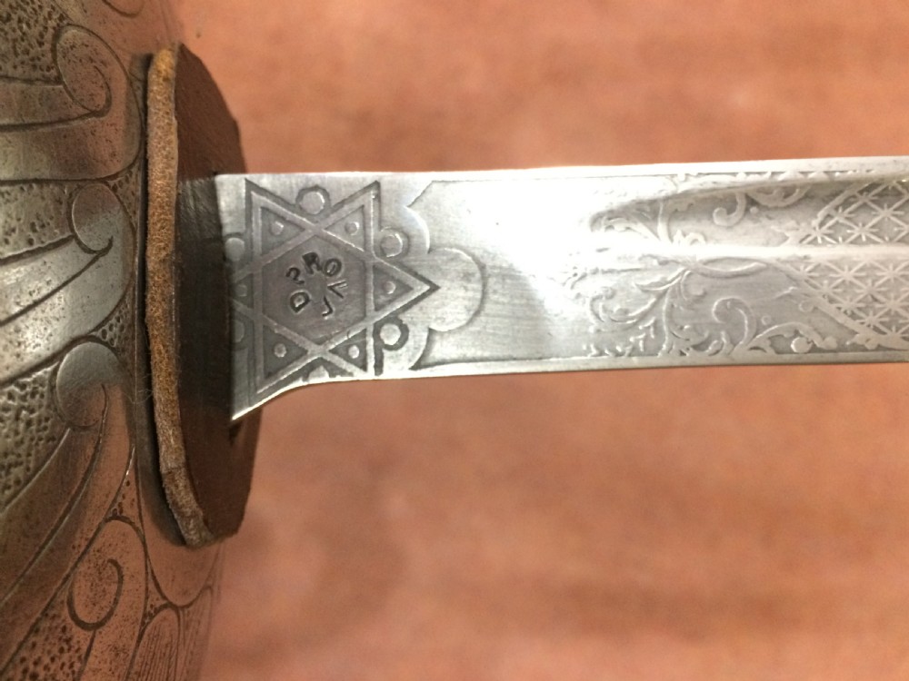 Antique WW1 British cavalry officer's fighting sword View X