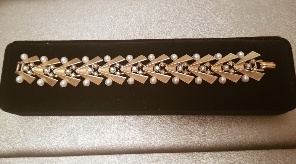 1940s - 50s Brushed Gold Plated Aurora Borealis Crystal & Cultured Pearl Bracelet in Art Deco Style View V