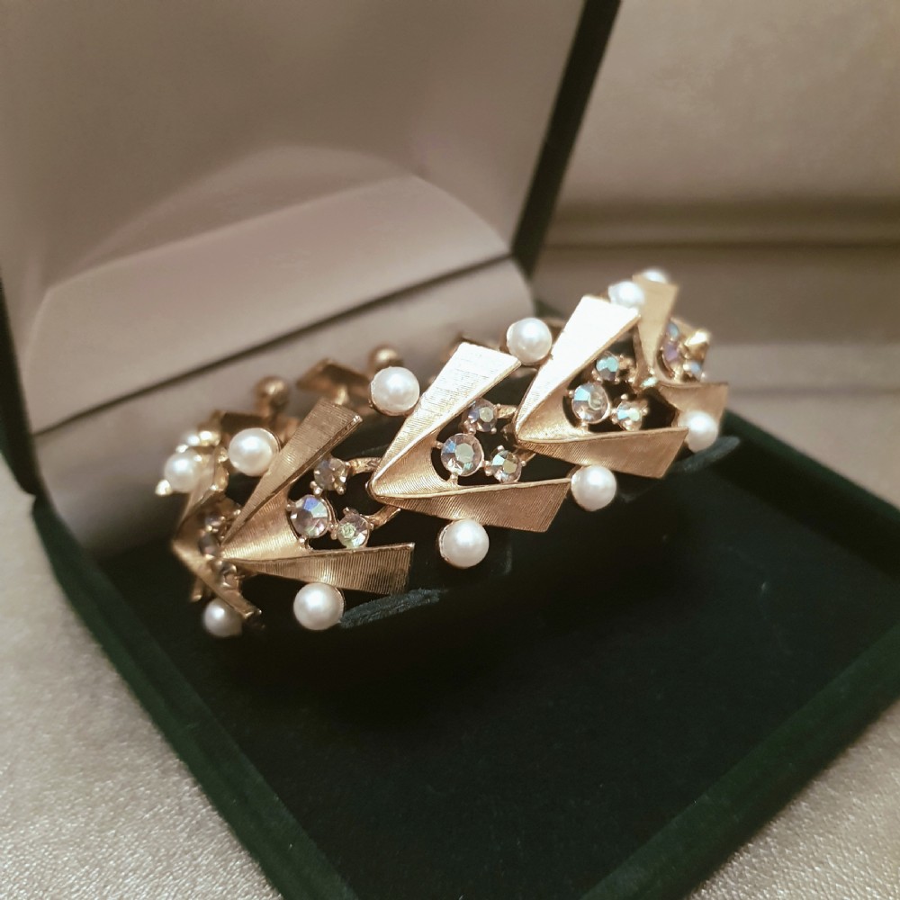 1940s - 50s Brushed Gold Plated Aurora Borealis Crystal & Cultured Pearl Bracelet in Art Deco Style