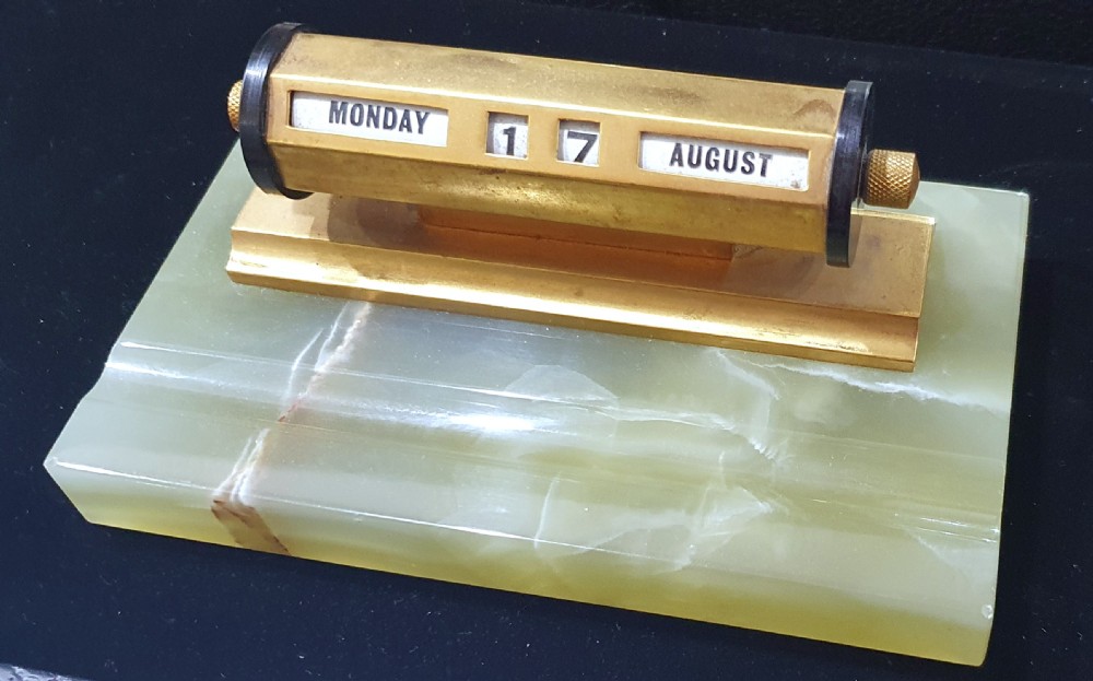 Art Deco Perpetual Desk Calendar on Onyx Base with Pen Slot c.1930s  View VII
