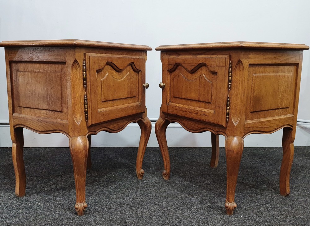 French Light Oak Early 1900s Low Bedside Tables / Cabinets View III